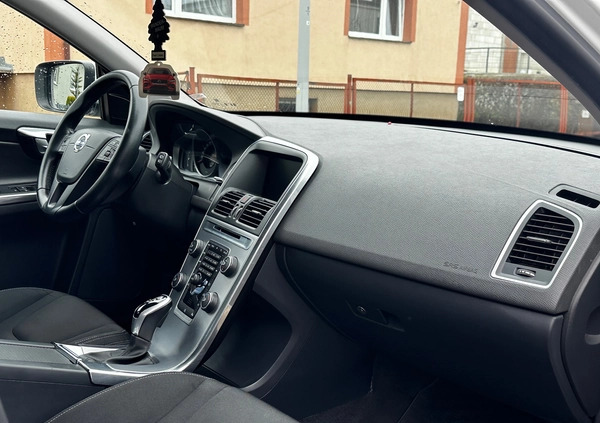 Volvo XC 60 cena 84900 przebieg: 128646, rok produkcji 2017 z Chojnów małe 191